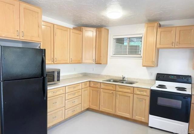 2405 Old Colony, Vista, California 92084, ,Residential Income,For Sale,Old Colony,NDP2407848