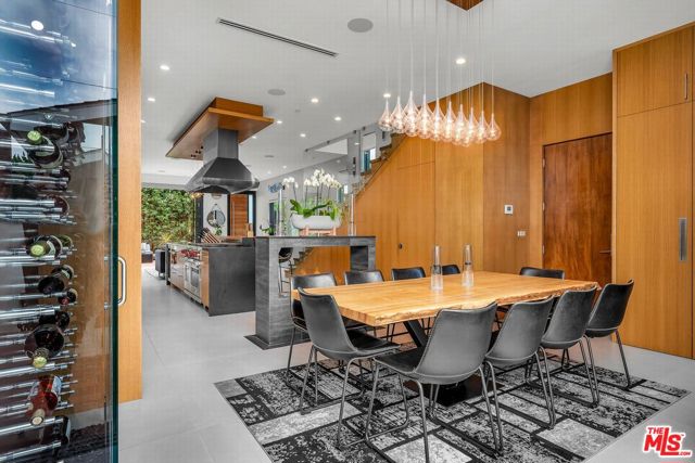 749 Oxford Ave Avenue, Venice CA: https://media.crmls.org/mediaz/65d29a15-9b44-4a78-a96f-a37d246dcc83.jpg