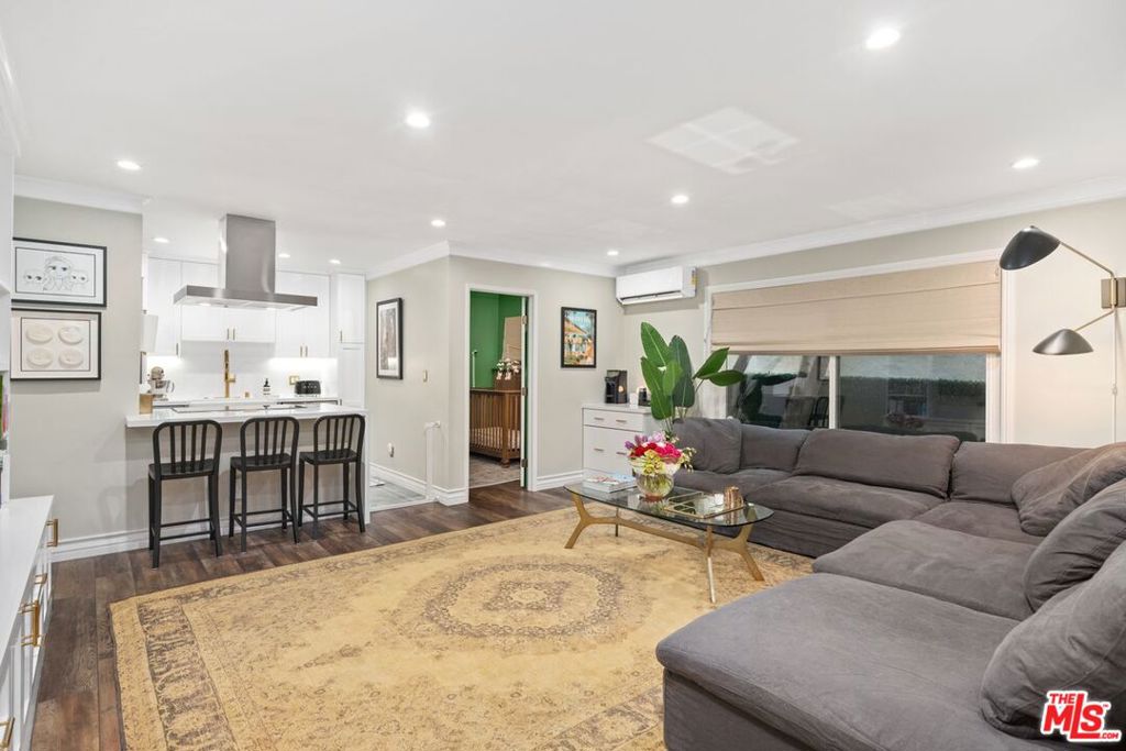 960 Larrabee Street #105