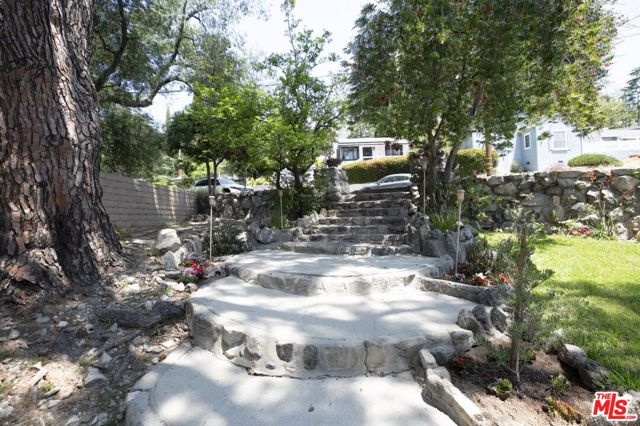 2916 Henrietta Avenue, La Crescenta CA: https://media.crmls.org/mediaz/65d3d5bd-ac23-49da-8ac4-b5c6d23dda07.jpg
