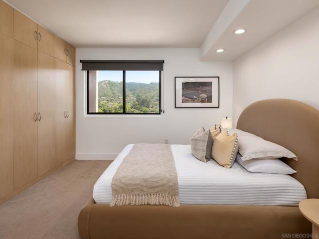 2500 Torrey Pines Rd, La Jolla CA: https://media.crmls.org/mediaz/65d428dc-4174-4334-9f7a-2df6d616ba51.jpg