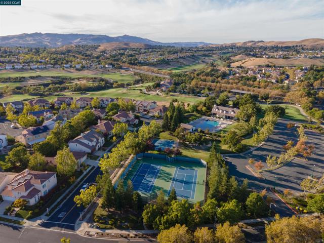 9356 Mediar Dr, San Ramon CA: https://media.crmls.org/mediaz/65d481df-63c6-4645-8af0-d53939b1ed2b.jpg
