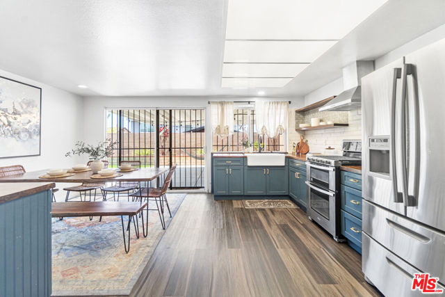 24613 Neptune Avenue, Carson CA: https://media.crmls.org/mediaz/65d48e27-25b4-4a60-bcea-2588fededb01.jpg