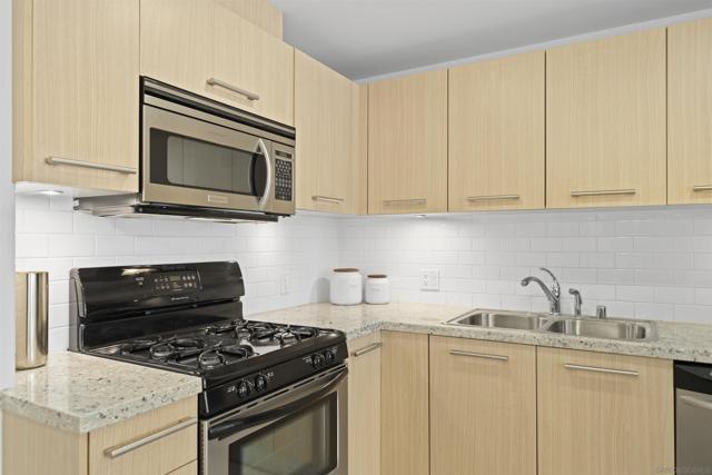 1431 Pacific Hwy, San Diego CA: https://media.crmls.org/mediaz/65d4a375-4ff1-475c-9d7d-29afb228bfe2.jpg