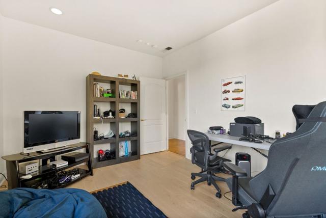 199 Kings Court, San Carlos CA: https://media.crmls.org/mediaz/65d4bb8e-2c85-4958-8755-6f687cf5f90b.jpg