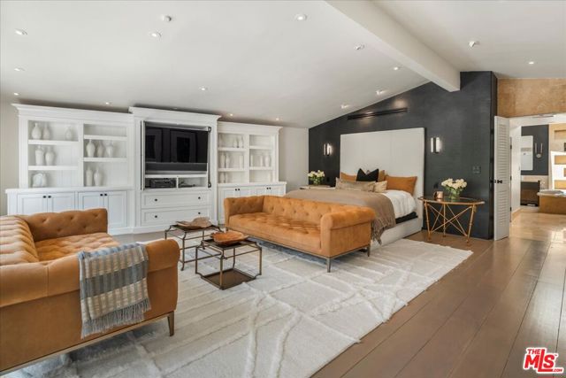 1100 Pine Drive, Beverly Hills CA: https://media.crmls.org/mediaz/65d4d5ce-cf68-424a-af90-798c350c5ad9.jpg