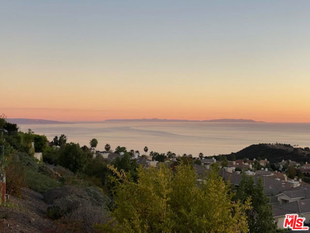 1648 Chastain, Pacific Palisades CA: https://media.crmls.org/mediaz/65d561e9-204c-4f59-8a05-b04dacd65d2f.jpg