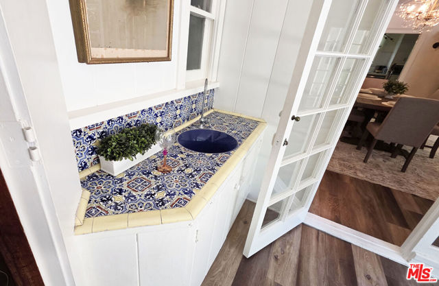 728 S Windsor Boulevard, Los Angeles CA: https://media.crmls.org/mediaz/65d56b70-ab14-49a0-9e29-0297300904c3.jpg