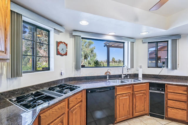 204 Fairway Drive, Needles CA: https://media.crmls.org/mediaz/65d57a09-4590-40eb-a436-17e014edc137.jpg