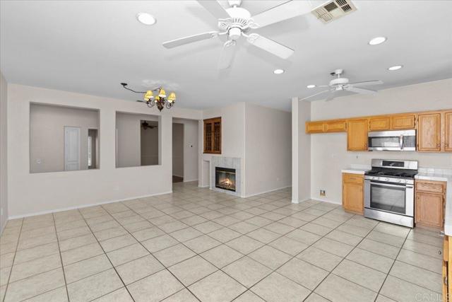 Detail Gallery Image 11 of 24 For 1380 Corte Bagalso, San Marcos,  CA 92069 - 3 Beds | 2 Baths