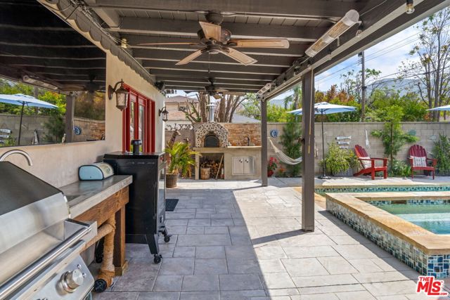 521 S Parish Place, Burbank CA: https://media.crmls.org/mediaz/65d5d98d-ef87-4d0a-8df1-159f29b43db6.jpg