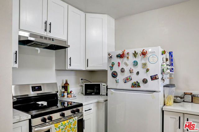 12325 Chandler Boulevard photo 7