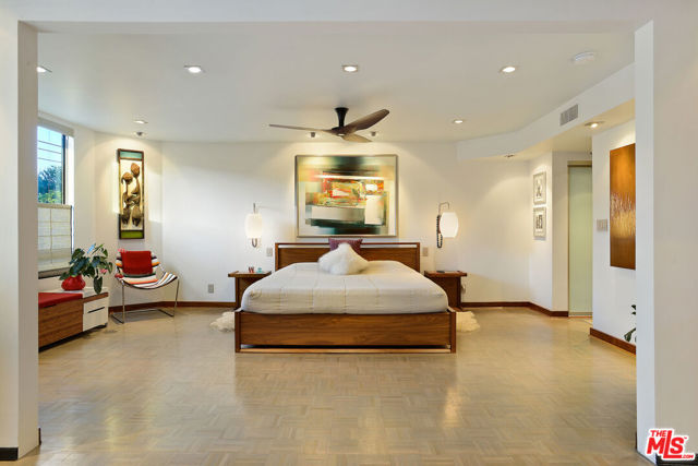 851 N Kings Road, West Hollywood CA: https://media.crmls.org/mediaz/65d69b34-739a-4a01-8294-af1972171a17.jpg