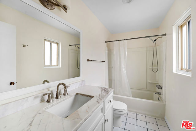 6232 Nita Avenue, Woodland Hills CA: https://media.crmls.org/mediaz/65d6b1a4-9b91-464d-bb33-ee94c146c5c8.jpg