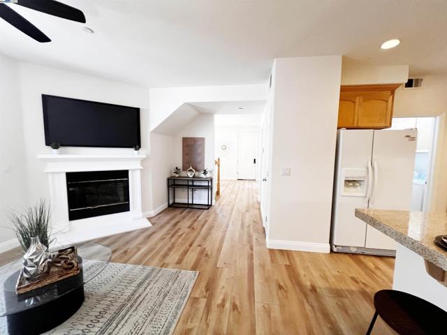 49031 Woodgrove Cmn, Fremont CA: https://media.crmls.org/mediaz/65d6cfa7-13e7-4556-b5ae-63aea7a71cc8.jpg