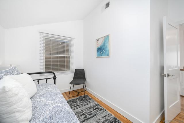 206 E E Oceanfront, Newport Beach CA: https://media.crmls.org/mediaz/65d747e2-8e60-4d15-a463-04767c986541.jpg