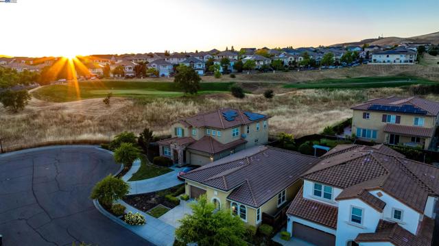 2715 Palatino Ct, Dublin CA: https://media.crmls.org/mediaz/65d7aabb-2e30-427b-b0c8-8f4262c7e420.jpg