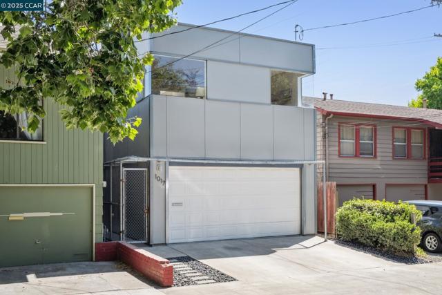 1017 45Th St, Emeryville CA: https://media.crmls.org/mediaz/65d82f12-3d1b-4141-83e5-83a79eff4c99.jpg
