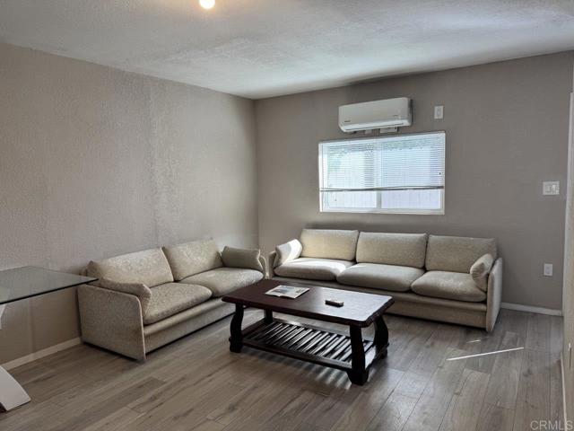 Detail Gallery Image 2 of 9 For 634 Erica St, Escondido,  CA 92027 - 1 Beds | 1 Baths