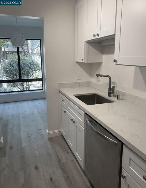 440 N Civic Dr, Walnut Creek CA: https://media.crmls.org/mediaz/65d8b183-249d-450a-a6fe-450a1296cecf.jpg