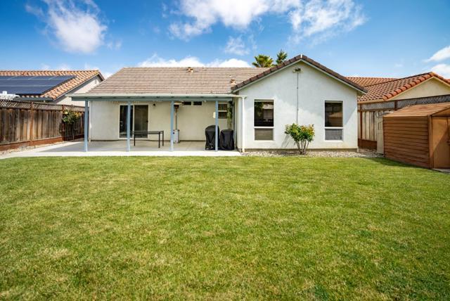 1221 Jacqueline Drive, Hollister CA: https://media.crmls.org/mediaz/65d99cae-af42-4010-a323-27855573edce.jpg