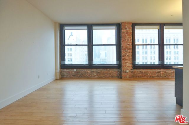 460 S Spring Street, Los Angeles CA: https://media.crmls.org/mediaz/65d9fa8c-9e20-4387-8220-d7380df65cb3.jpg
