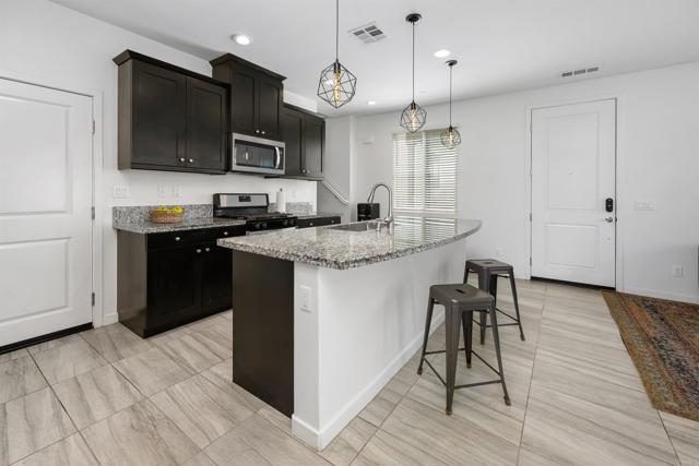 Detail Gallery Image 10 of 48 For 4192 Camino Campana, Oceanside,  CA 92057 - 4 Beds | 3 Baths