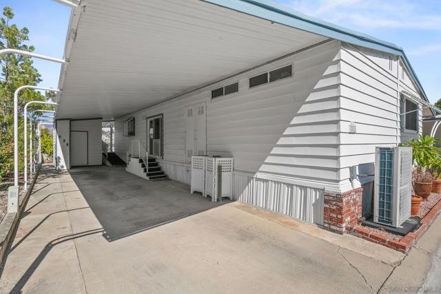 9500 Harritt Rd, Lakeside CA: https://media.crmls.org/mediaz/65db0f1f-d125-49b3-8190-82c001cc222e.jpg