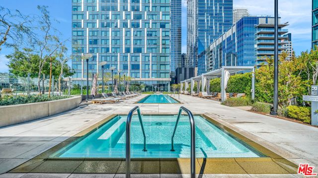 889 Francisco Street, Los Angeles CA: https://media.crmls.org/mediaz/65db299e-4f7b-4a9f-8c80-18f60b92f197.jpg