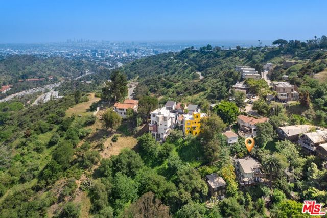 6933 Vanland Trail, Los Angeles CA: https://media.crmls.org/mediaz/65db6c8d-77b4-4b39-91f2-323c7c9474af.jpg