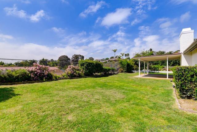 4635 Briar Ridge Rd, Oceanside CA: https://media.crmls.org/mediaz/65db9500-27e9-4ef6-8fd5-92c702b6a9f9.jpg