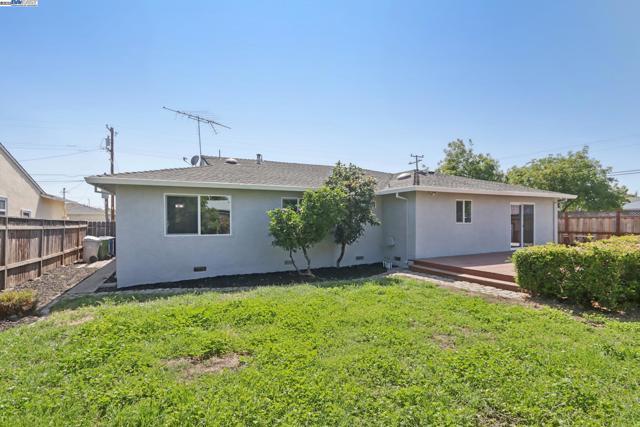 36302 Frobisher Dr, Fremont CA: https://media.crmls.org/mediaz/65dba00c-a121-445b-96c3-3a5a16eb0d27.jpg