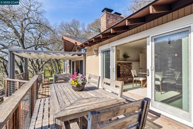 2160 Ridgewood Rd, Alamo CA: https://media.crmls.org/mediaz/65dc49d4-c6b5-4168-ba6a-cade1a3acf35.jpg