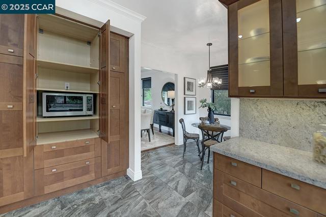 3244 Terra Granada Dr, Walnut Creek CA: https://media.crmls.org/mediaz/65dcfd9c-e9ab-4f6c-9430-ebe81702051c.jpg