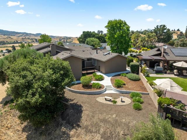 38 Barbras Court, Hollister CA: https://media.crmls.org/mediaz/65de536b-68a8-40ef-be78-3adf86ecf39a.jpg