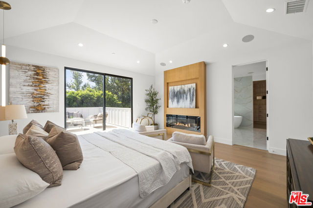 5741 Newcastle Avenue, Encino CA: https://media.crmls.org/mediaz/65df14d1-c97b-4f16-b4d6-4b48d631e4d8.jpg