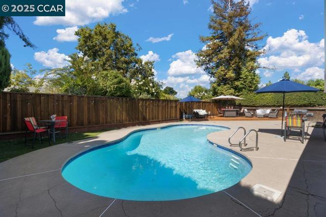 5494 Haussner Dr, Concord CA: https://media.crmls.org/mediaz/65df2bcf-1e33-4bee-990c-1237765846a0.jpg
