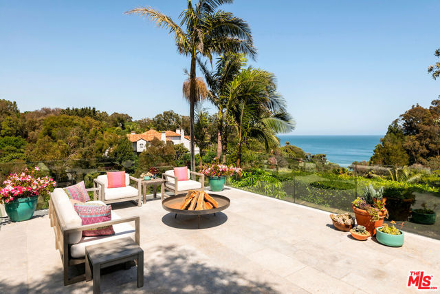28837 Grayfox Street, Malibu CA: https://media.crmls.org/mediaz/65dfd803-70cd-4671-917a-f9162a16450b.jpg