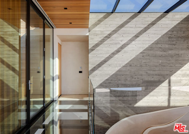1520 Carla, Beverly Hills CA: https://media.crmls.org/mediaz/65dfd946-4934-452a-85c0-9449cd99eafc.jpg