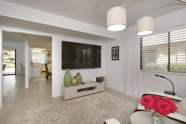 Image 14 of 42 For 74 La Ronda Drive