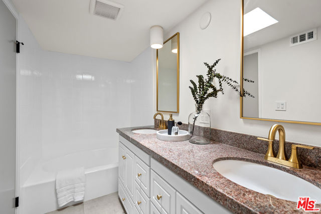 3516 Via Dolce, Marina del Rey CA: https://media.crmls.org/mediaz/65e03c55-092b-4b8b-bc0a-90782b1704cc.jpg