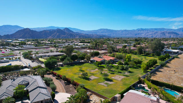 42605 Byron Place, Bermuda Dunes CA: https://media.crmls.org/mediaz/65e05b63-bba7-4db4-a9ee-72519ef6821e.jpg