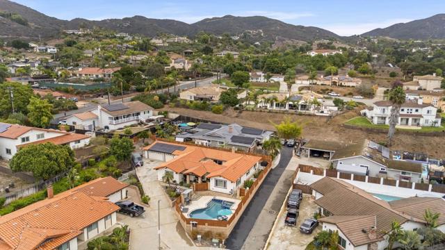 1918 Odell Cir, Vista CA: https://media.crmls.org/mediaz/65e06e87-df47-4896-858f-0fe8ceb4b5fa.jpg