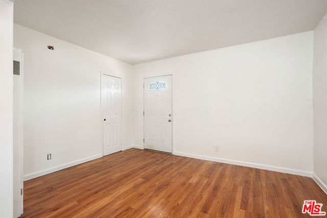 Image 18 of 27 For 11329 Sherman Way