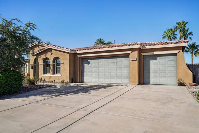 74080 Portola Pointe Lane, Palm Desert CA: https://media.crmls.org/mediaz/65e0d598-e726-4140-8d03-726c90718060.jpg