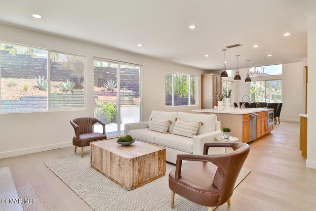 3327 Olivegrove Place, Thousand Oaks CA: https://media.crmls.org/mediaz/65e12e8f-85d5-480c-9303-99703d0656a8.jpg