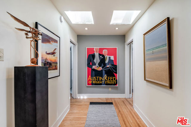 516 N Bronson Avenue, Los Angeles CA: https://media.crmls.org/mediaz/65e14dbd-db52-476c-9cfd-191fe2ec7272.jpg
