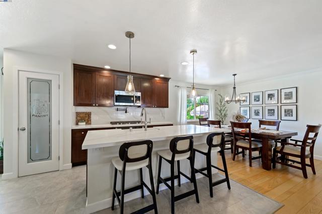 711 Catalina Drive, Livermore CA: https://media.crmls.org/mediaz/65e164d4-4a47-4d24-ab3b-624801dd0106.jpg