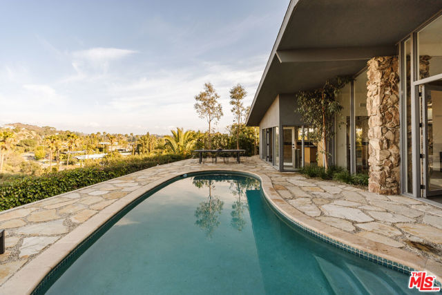 8559 Edwin Drive, Los Angeles CA: https://media.crmls.org/mediaz/65e1b0bd-8182-4091-8d7c-f811f0037ac5.jpg