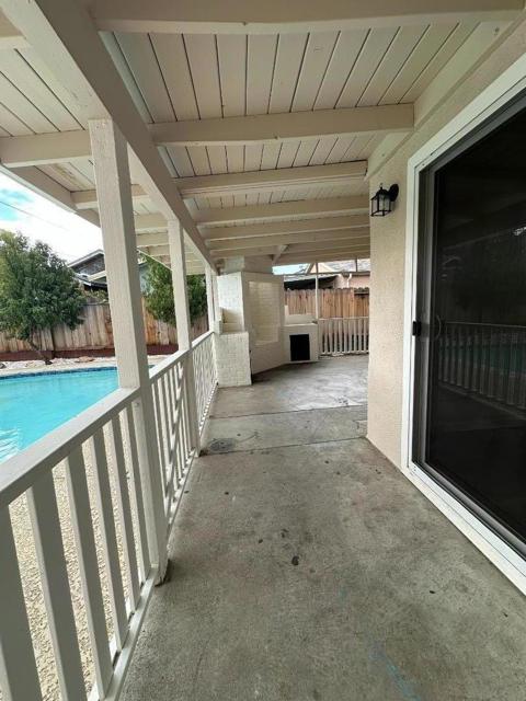 130 E 21st Street, Tracy CA: https://media.crmls.org/mediaz/65e215a2-f5d8-452e-91e6-41dd008ae680.jpg